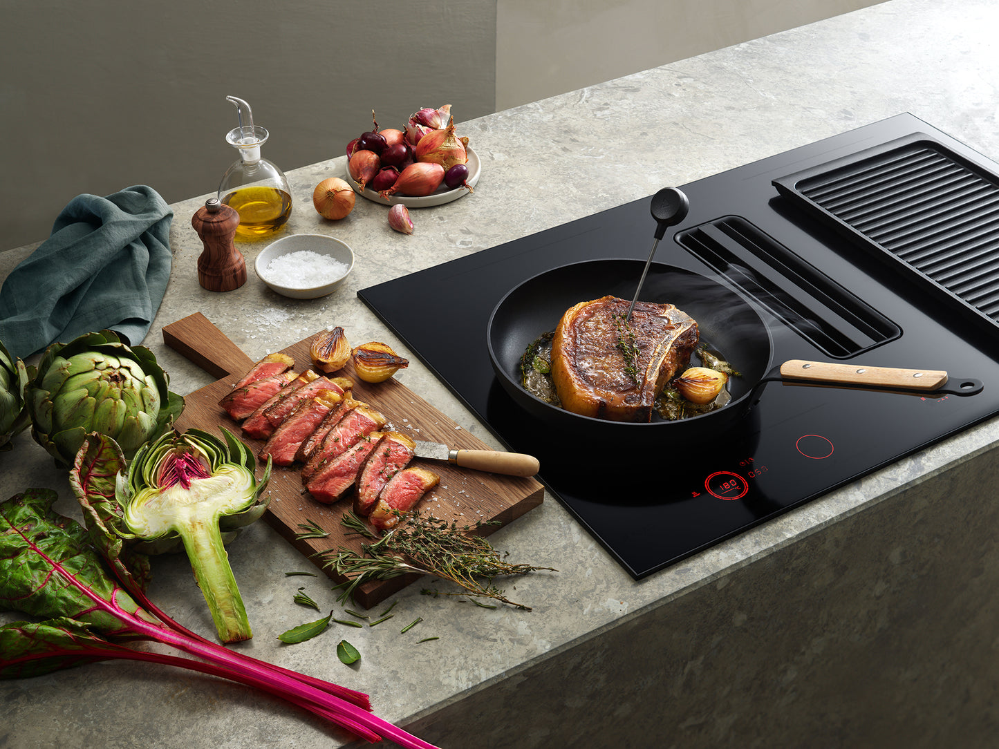 ATAG HIDD28472SV Elevate™ inductiekookplaat met geïntegreerde afzuiging, matzwart (83 cm)